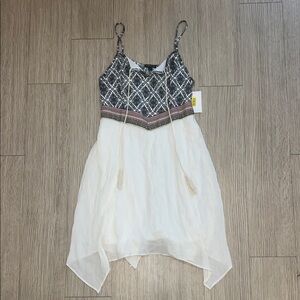 NWT mmmmmmm Size Medium Chic Black and White Sleeveless Dress